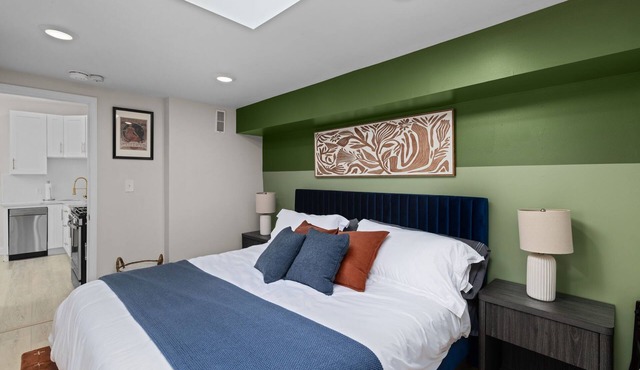 Walk to Restaurants, Cafes & Park