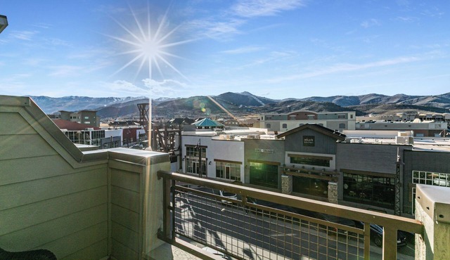 Walk to Restaurants Shops Gym Patio Townhome Views Enjoy Park City this Summer!