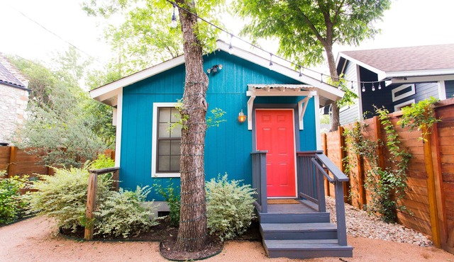 Walk to Restaurants & Shopping; 1 mile to SoCo