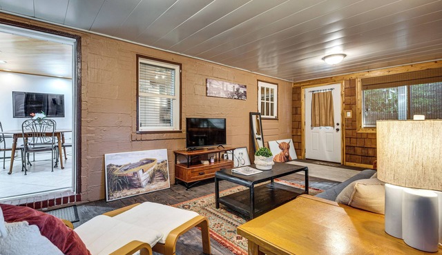 Walk to Restaurants: West Midtown ATL Gem w/Deck!