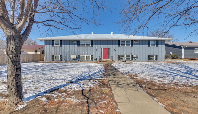Walk to River: Downtown Pierre Apartment