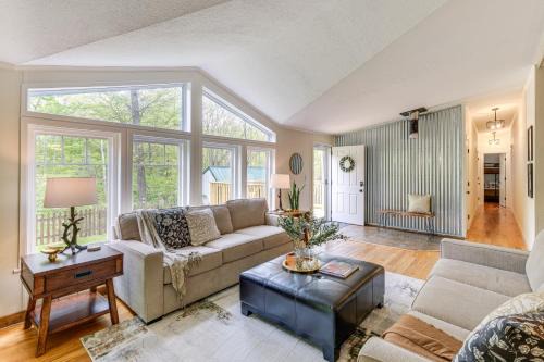 Walk to River Loudonville Retreat with Hot Tub!