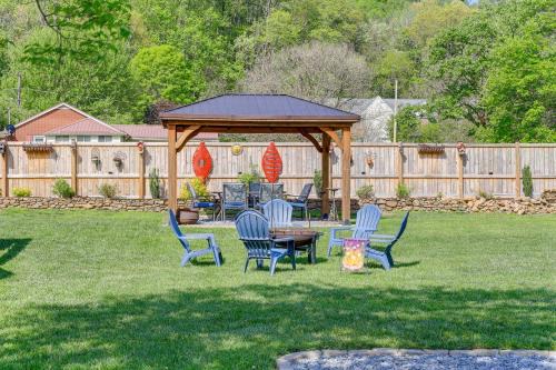 Walk to River & Trails: Cozy Damascus Cottage!