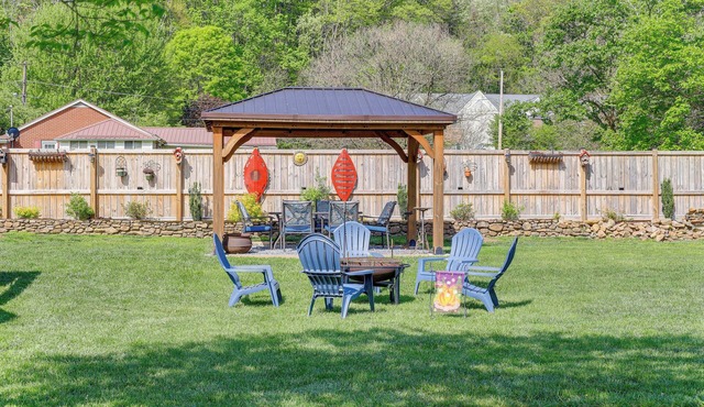 Walk to River & Trails: Cozy Damascus Cottage!