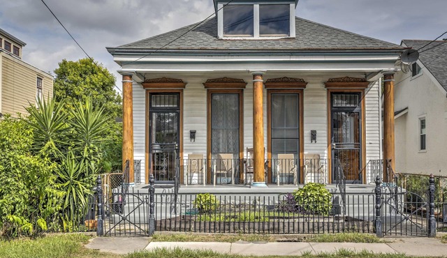 Walk to River, Tram & Zoo: Classic NOLA Home!