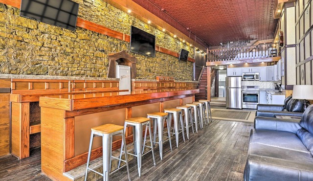 Walk to River: Unique Studio in Renovated Bar!