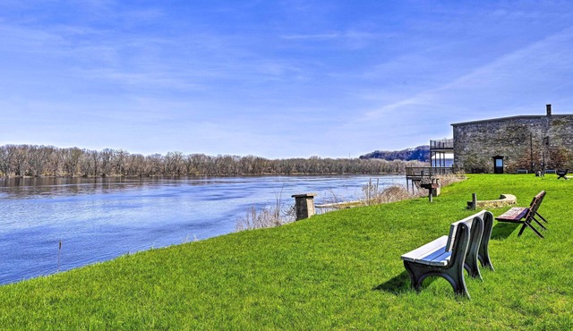 Walk to River: Unique Studio in Renovated Bar!