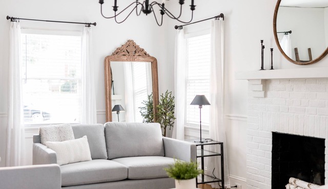 Walk to Riverside Park, Splashpad, Trails + Dining, near Downtown Lynchburg!