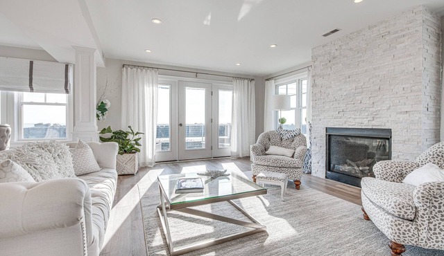 Walk to Rye Harbor State Park: Home w/Ocean Views