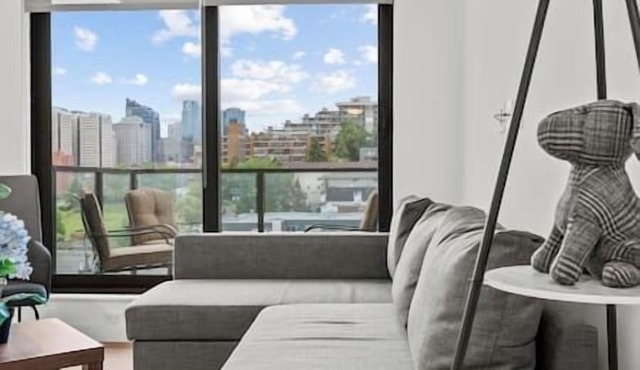 Walk to Saddledome| Cgy Tower View | Rooftop Patio