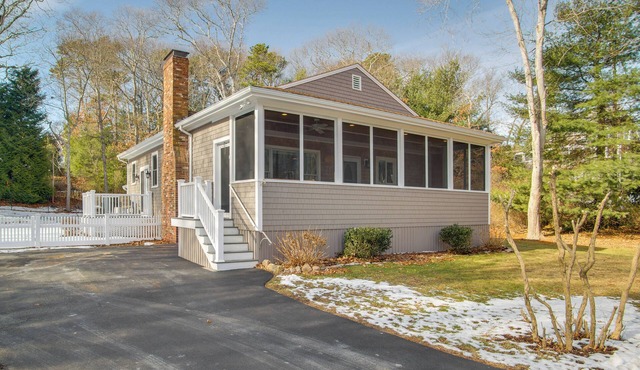 Walk to Sagamore Beach! Curated + Spacious Cottage