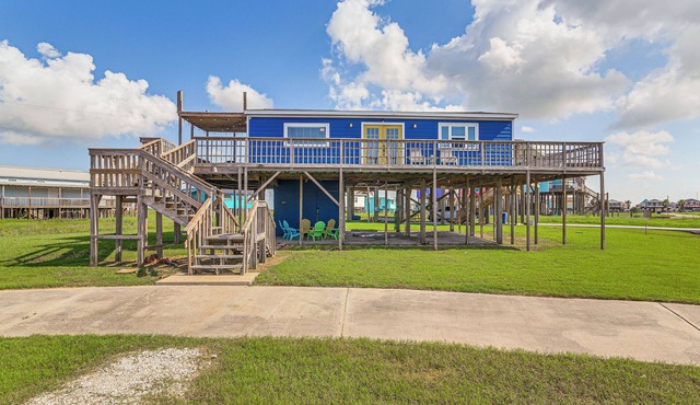 Walk to Sand: Surfside Beach Getaway w/Deck