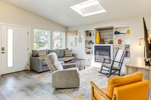 Walk to Seaside Beach Vacation Rental Cottage!