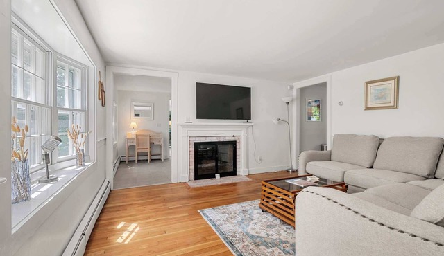 Walk to Seaside Park, Stylish Updated Interior!