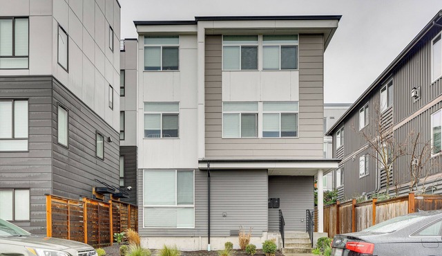 Walk to Seattle University: Centrally Located Gem