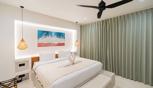 Walk to Seseh Beach Private 3BR 2 Pools Rooftop
