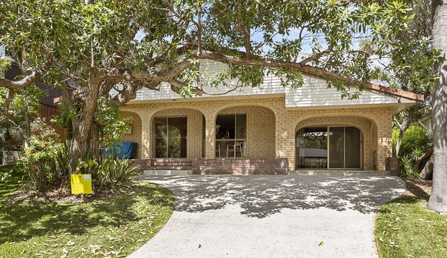 Walk to several beaches and adjacent to bush walking tracks.