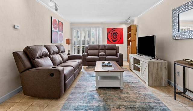 Walk to Shands/UF - Budget 2 Bedroom Condo, Pool!