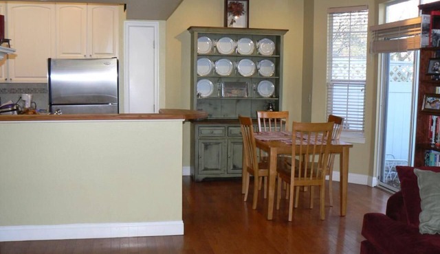 Walk to Shopping center 1hr NYC