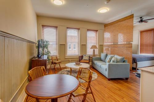 Walk to Shops and Restaurants! Dtwn Florence Unit