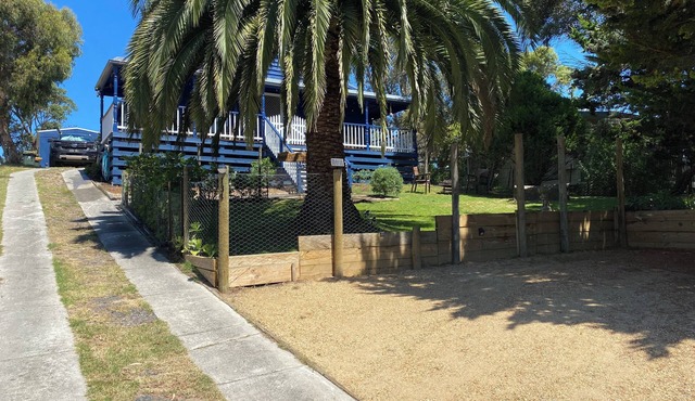 Walk to Shops/Beach, Linen supplied, Pet Friendlyn*5 Nights+ Special Pricing*