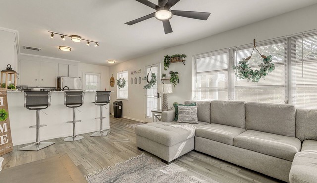 Walk to Shops & Dining: Downtown Stuart Home!