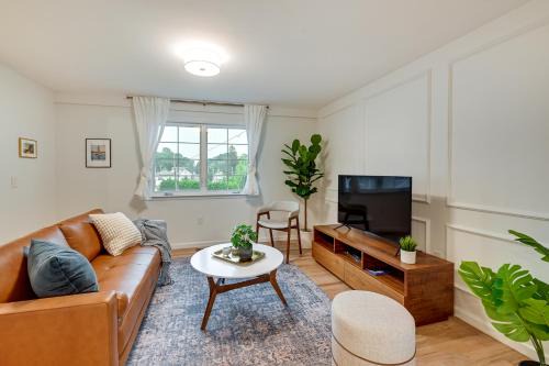 Walk to Shops & Dining: Glen Cove Apt w/Yard!