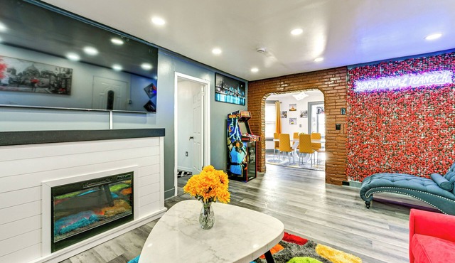 Walk to Shops, Parks & Restaurants: Teaneck Escape