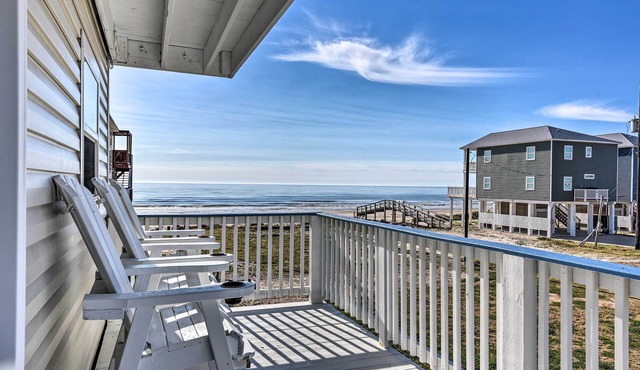 Walk to Shore & Eats: Surfside Beach Gem w/Deck