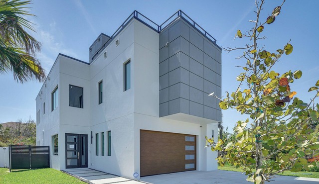 Walk to Shore: Modern Stunner in Ormond Beach!