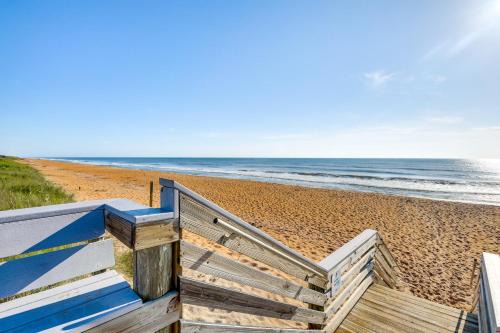 Walk to Shore + Pier: Family Home in Ormond Beach