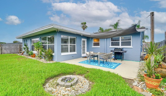 Walk to Shore + Pier: Family Home in Ormond Beach