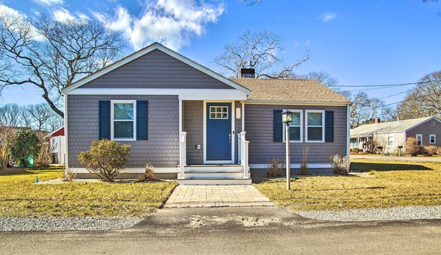 Walk to Shore: Updated Buzzards Bay Cottage!