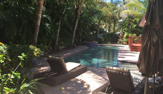 Walk To Siesta Village And Beach/Private Heated Pool & Hot Tub