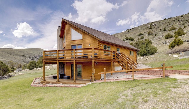 Walk to Sinks Canyon State Park: Spacious Home!