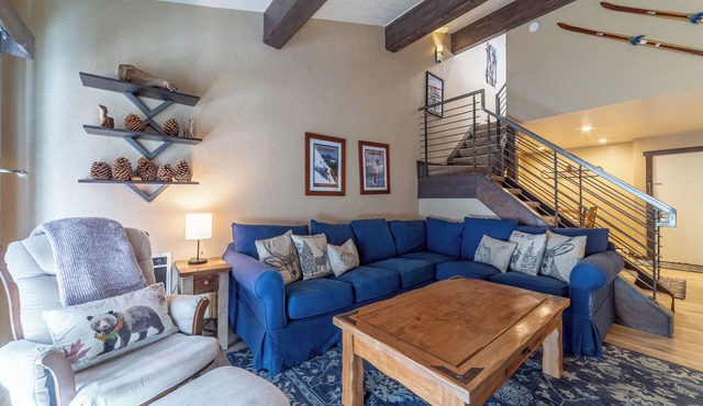 Walk to Ski Condo, Pool, Spa, Gym, Tennis 398