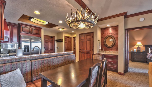 Walk to Ski. Westgate Canyons Condo. Pool/Hot tub.