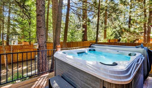 Walk-to-Slope 3BR Sanctuary: Private Sauna, Hot Tub, 3-Car Parking & Fenced Yard