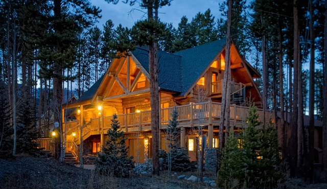 Walk to Slopes, Close to Main St., Luxury Log Home, See Discounted Rates!