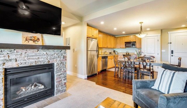 Walk to Slopes: Granby Condo w/Balcony!