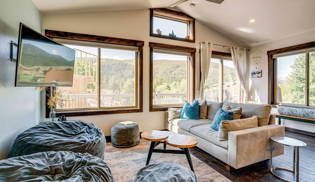 Walk to Slopes: Home w/Hot Tub in Keystone