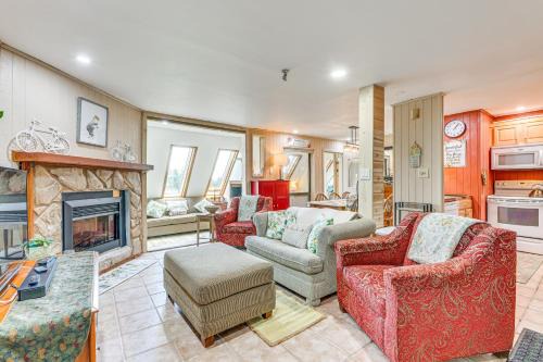 Walk to Slopes Snowshoe Condo with Sunroom