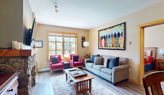 Walk to slopes - Village condo with balcony, views, hot tubs, & gym