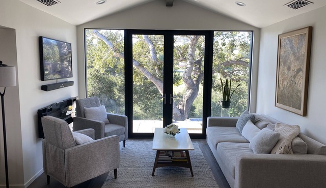 Walk to Solvang-pristine cottage