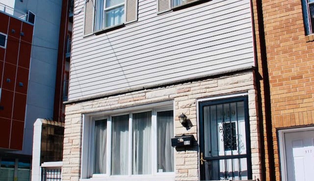 Walk to South Philly`s Best Restaurants & Bars!