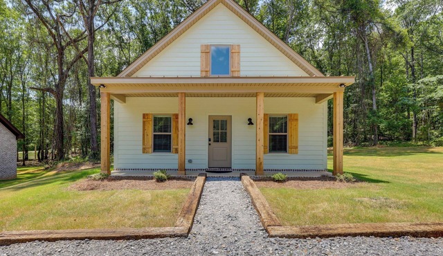 Walk to Sports Complex: Home in Millbrook!
