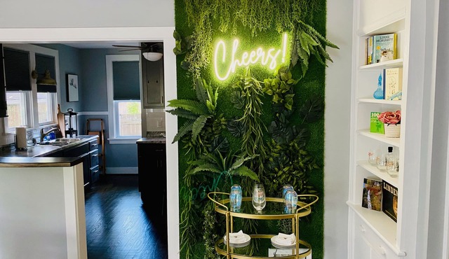 Walk to St Charles Main St. Shops, Eateries & Bars!