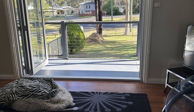 Walk to St Georges basin and 5 min drive to Jervis Bay Beaches, Family Oasis