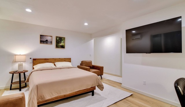 Walk to St Vincent Hospital: Chic Portland Apt