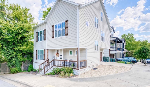 Walk-to-Stadium: 6BR Luxury Home w/En-Suite Baths